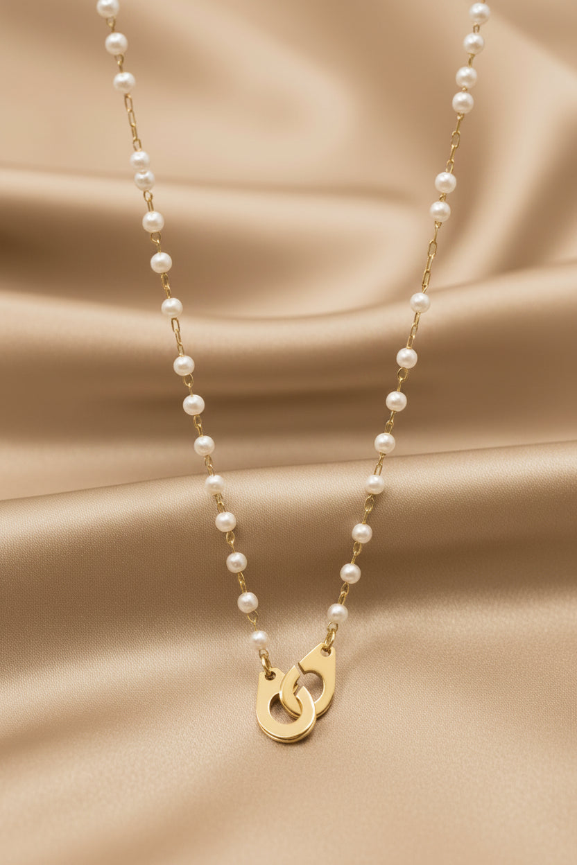Collier menotte orné de perles